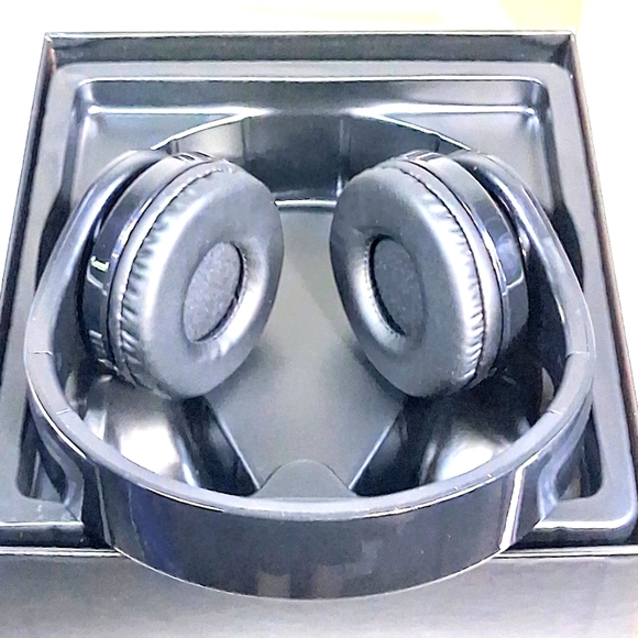 Burnester Black New In Box Wireless Noise Canceling Headphones - Picture 3 of 11